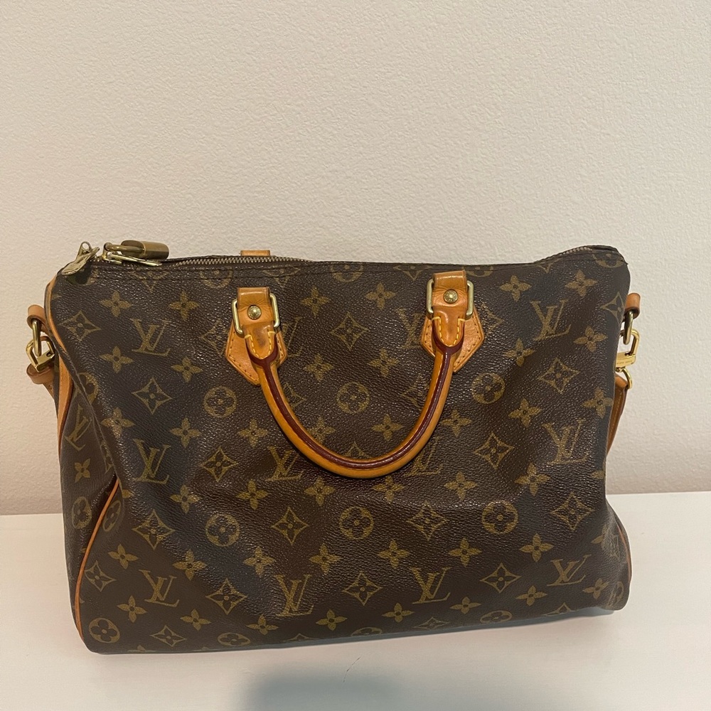 Lightly used LV bag with king strap